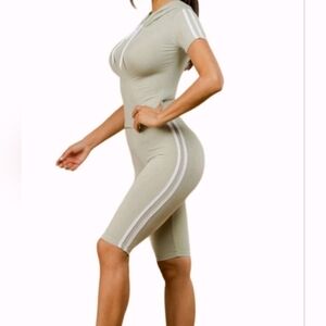 O To S Athletic Set Women's S Athletic Shorts in Green And Hooded Top Stretch